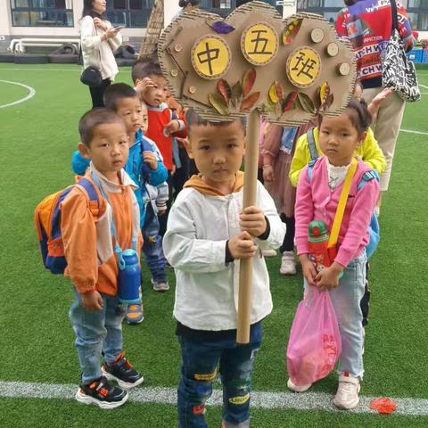 乐在深秋，结伴“童”行