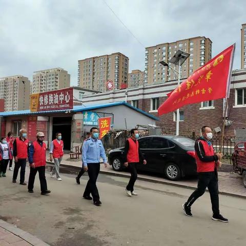 警民联手抵御风雨