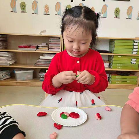 紫丹幼儿园小二班——聪明美丽 王疏影