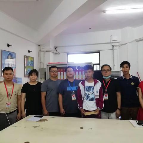 第四党支部开展关爱学生主题党日活动