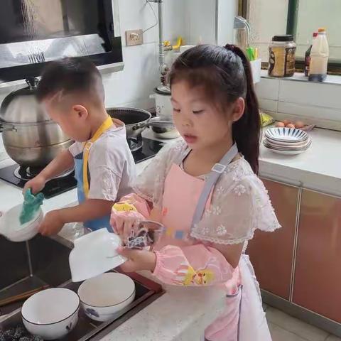 我是池阳小学一年级二班学生，我正在参加池阳小学“喜迎二十大 争做好少年”主题微实践“微责任”，