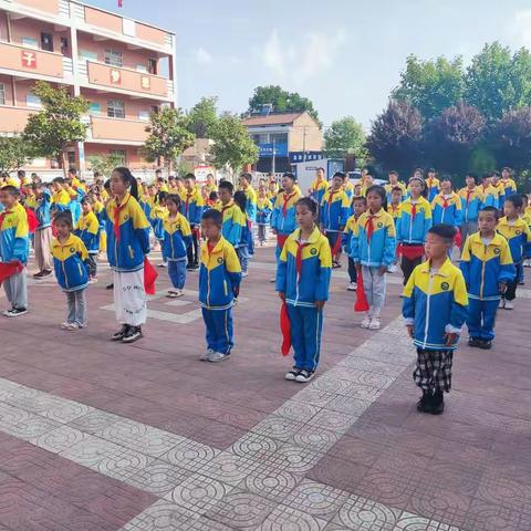 喜迎二十大   争做好队员——眉县金渠镇中心小学一年级入队仪式