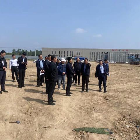 5月13日上午，区委副书记、区长韩耀辉到滨河街道调研项目建设情况