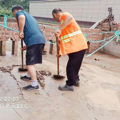 清河润义环卫雨后清淤