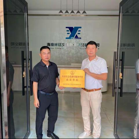 海棠区东溪村为辖区内拥军企业（商家）颁发拥军牌匾