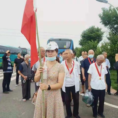 小麦屯村党员“红色之旅”活动侧记