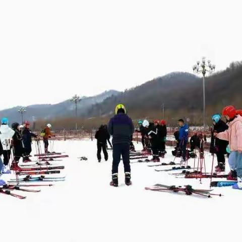 冰雪运动进校园活动-抚顺一职专滑雪体验日