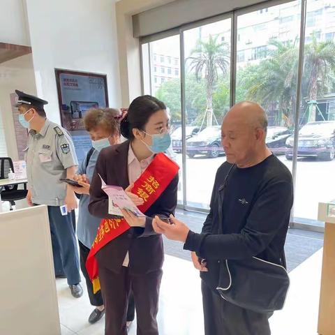 招行株洲分行开展反假货币宣传