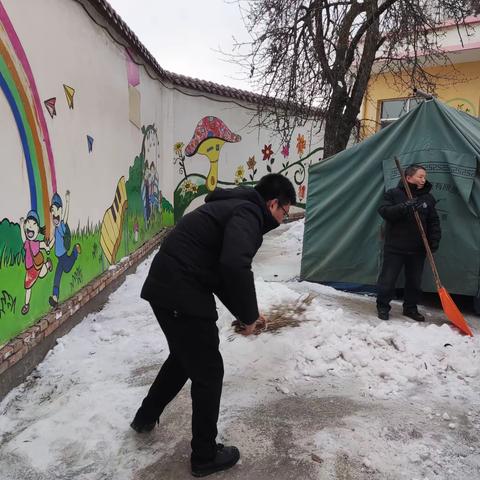 “爱生之心在细微处闪耀”——后杨小学师生积雪清理纪实