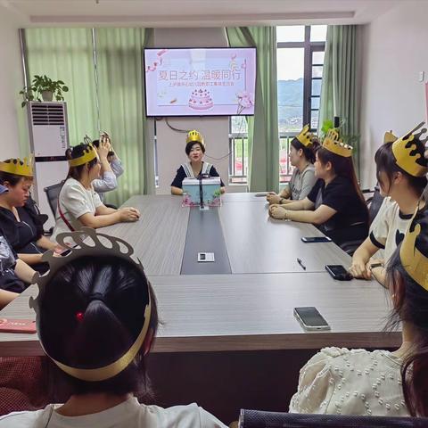 “集体”生日趴--上泸镇中心幼儿园教职工集体生日会