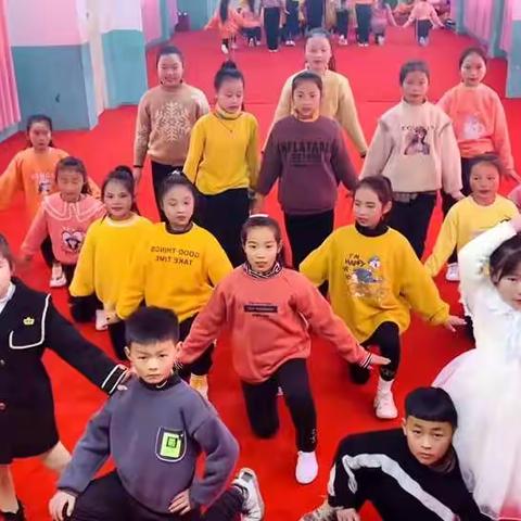 欢声笑语辞旧年，载歌载舞迎新春——记高庄镇中心小学庆元旦联欢会