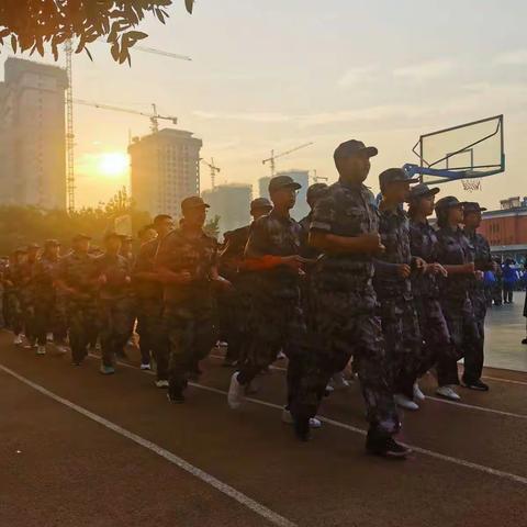 青春伊始，无惧考验——美高一8班军训第四天