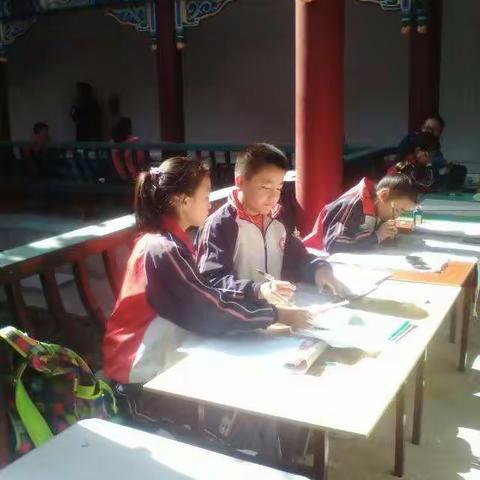 菊花香满翰园，孩子书画助名城