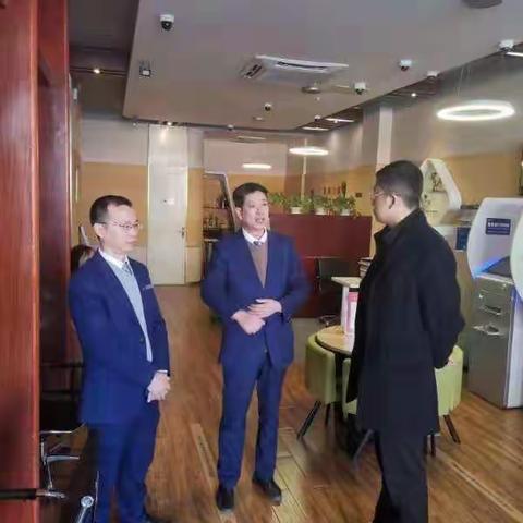 分行陶亦涵副行长到明珠支行开展年终决算慰问