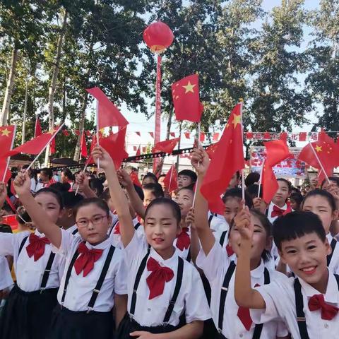 辉煌七十载 逐梦新时代—其林店村、白塔铺小学村校共祝中华人民共和国成立70周年暨法治文艺汇演活动