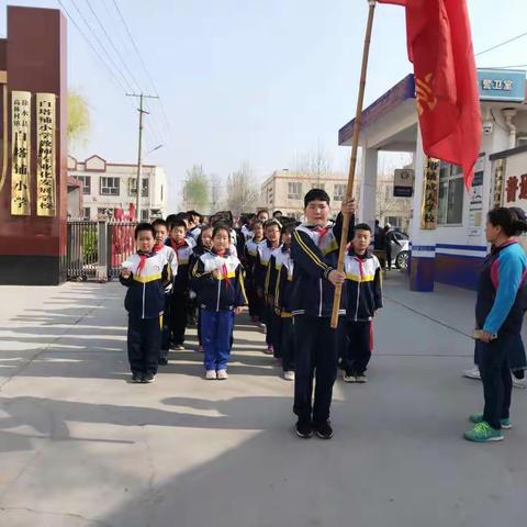 清明祭英烈 共筑中国梦!—白塔铺小学清明节扫墓活动