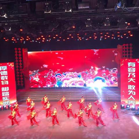 “诚信阜阳”颍东农商银行杯系列评选颁奖典礼暨授信签约仪式举行