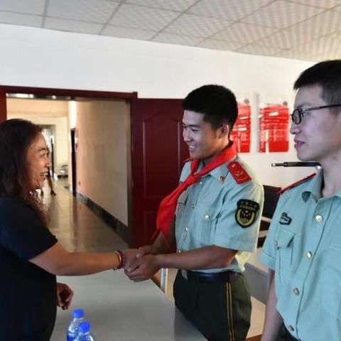 认亲结对献爱心，军民团结一家亲－－太原市小店区第二实验小学“八一”前夕慰问太原市消防战士