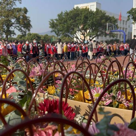 温情三月 花漾关怀——郊尾中心小学庆祝三八节活动