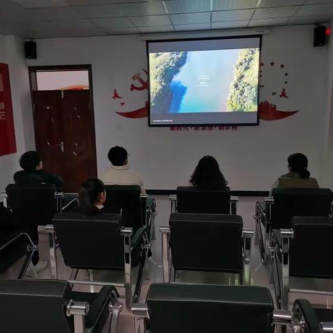 城关村《周五红色电影宣传日》活动定于每周五晚上20:00，由专人免费播放红色电影，欢迎居民朋友们来观看！