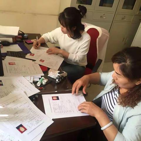 社会事务科对新征地农民养老保险资料进行再审核