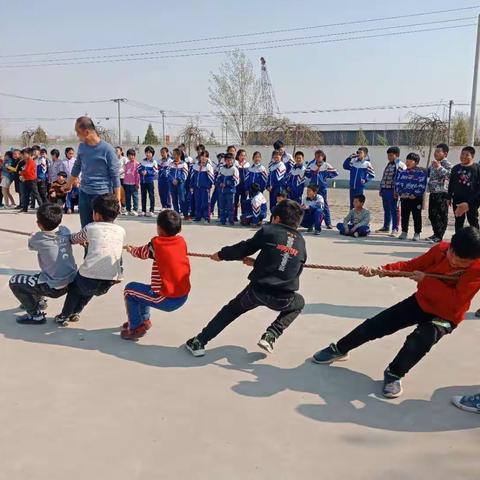 西叩岗小学～～～拔河比赛