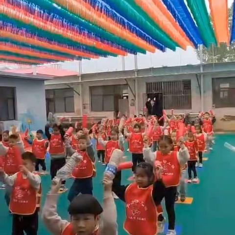 叮叮~干沟幼儿园户外打卡时间到，快乐加倍!