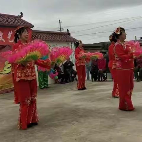 科右前旗"戏曲进乡村"惠民文艺演出巴日嘎斯台乡老年艺术团演出队到太安村宣传演出！