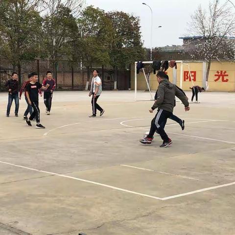 西安市鄠邑区电厂小学足球校外兴趣班第三期‭‬