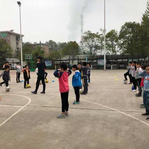 西安市鄠邑区电厂小学足球校外兴趣班第七期‭‬