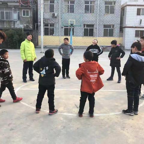 西安市鄠邑区电厂小学足球校外兴趣班第十五期‭‬
