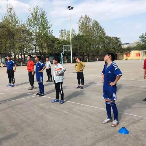 西安市鄠邑区电厂小学足球校外兴趣班第六期‭‬