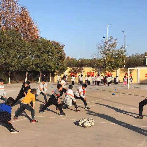 西安市鄠邑区电厂小学足球校外兴趣班第十期‭‬
