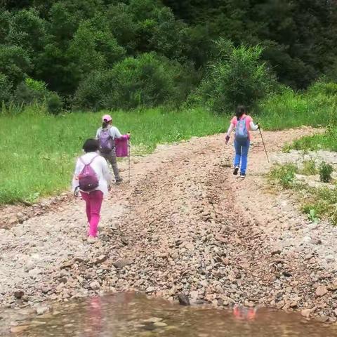 跋涉在飞狐山岳