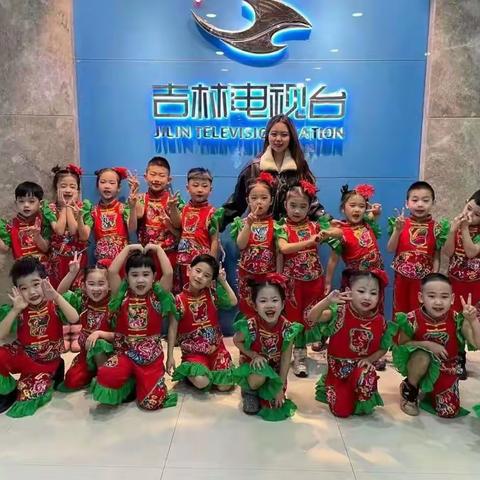 孩子们，老师想你们了，你们想老师吗？