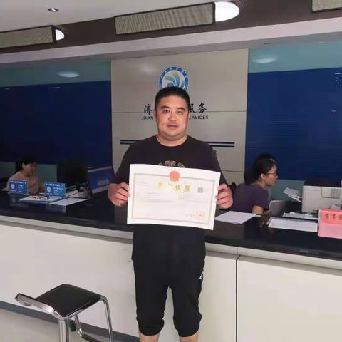 回河便民服务中心办理首张营业执照