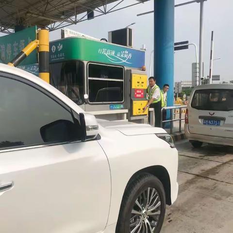 季市收费站——启动预案落实效    精准发力保畅通