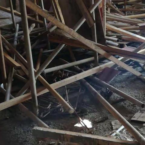 钢筋班组:11#楼地下室尚有使用剩余钢筋没有整理出来再利用