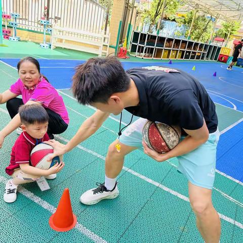 我们的开学季……记录📝我们的今天的体能课，小小的我也有一颗大梦想，成为灌篮高手……加油👏