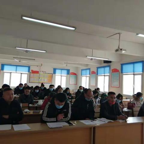 提纲挈领谋提升 上下齐心促发展——漕河镇中心校召开校园长述职会和中层干部培训会
