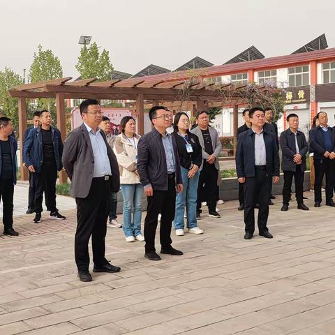 镇村观摩后，锦屏镇再次开展“五星”支部创建暨党群服务中心“两去双提”工作会议