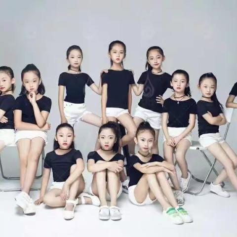 少儿形体礼仪课程转发7天，免费学少儿礼仪3个月