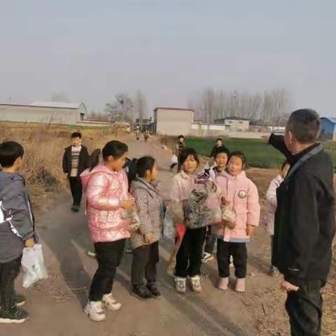 学习雷锋，从小事做起——小召乡张庄小学开展学习雷锋活动