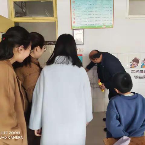 讲卫生 爱环境——邹平市长山镇范公小学一级部环境卫生整治现场会