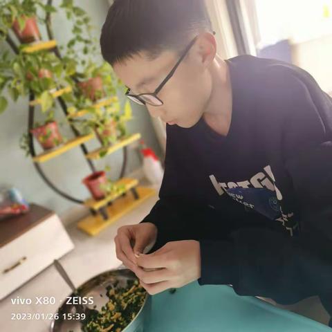 包饺子东康一中五十班陈俊佑