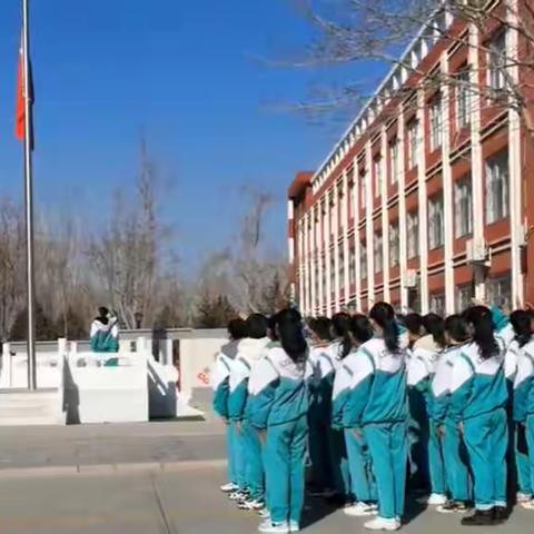 【绿雅良中•升旗】新学期、新气象、我们一起向未来——金凤区良田回中七年级8班升旗仪式