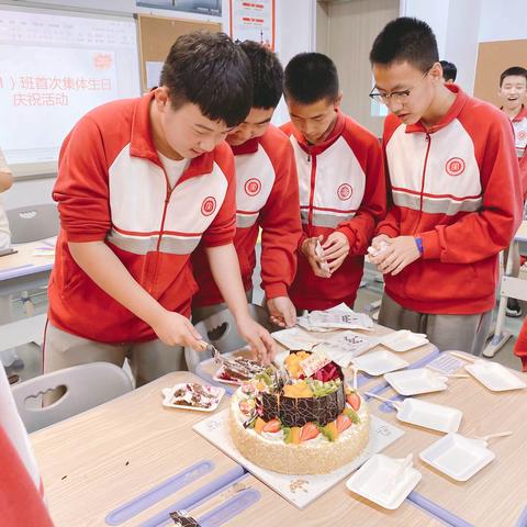 北大附属长治青鸟同文学校初中部首次感恩生日会🎂