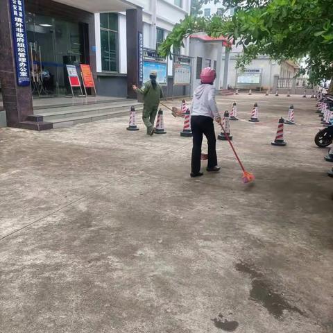 西南大学临高实验中学开展推进移风易俗·助力乡村振兴大扫除活动