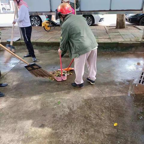 整治人居环境、共创文明城市——西南大学临高实验中学持续开展四爱卫生健康大扫除活动