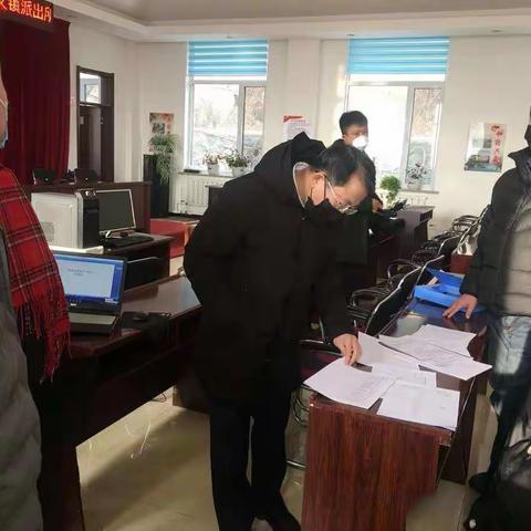 万众一心，众志成城，坚决打赢疫情防控攻坚战